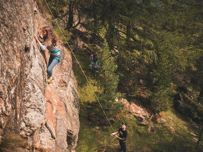 Climbing with children, the perfect combination Climbing with children, the perfect combination