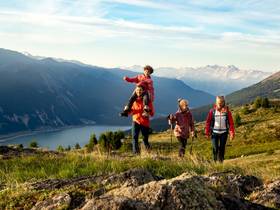 Erholsame Auszeit im Familienhotel im Vinschgau Erholsame Auszeit im Familienhotel im Vinschgau