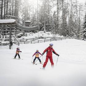 Il nostro family hotel a Sesto, il vostro rifugio sulle Dolomiti. Il nostro family hotel a Sesto, il vostro rifugio sulle Dolomiti.