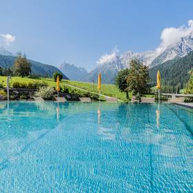 Il nostro family hotel a Sesto, il vostro rifugio sulle Dolomiti. Il nostro family hotel a Sesto, il vostro rifugio sulle Dolomiti.