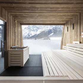 Il nostro family hotel a Sesto, il vostro rifugio sulle Dolomiti. Il nostro family hotel a Sesto, il vostro rifugio sulle Dolomiti.