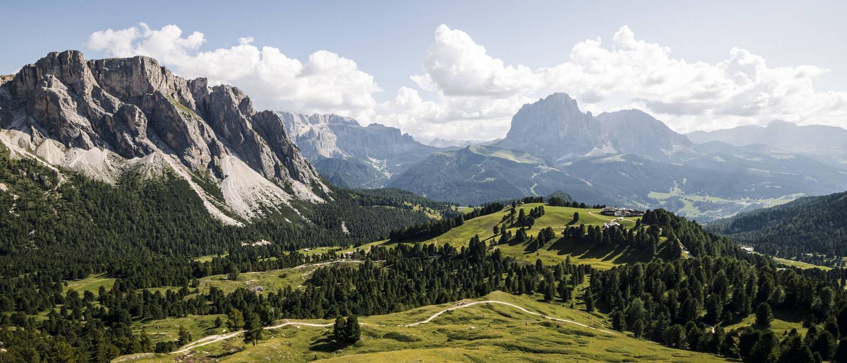 Familienhotels in den Dolomiten: Urlaub im Reich der bleichen Berge