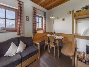 Nutspitze Wohnzimmer Familienalm & Almchalets Taser Alm