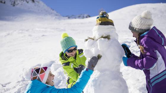 Creative games and interesting activities in nature Creative games and interesting activities in nature