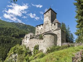 Castello di Tures Il family hotel a Chienes dal fascino particolare