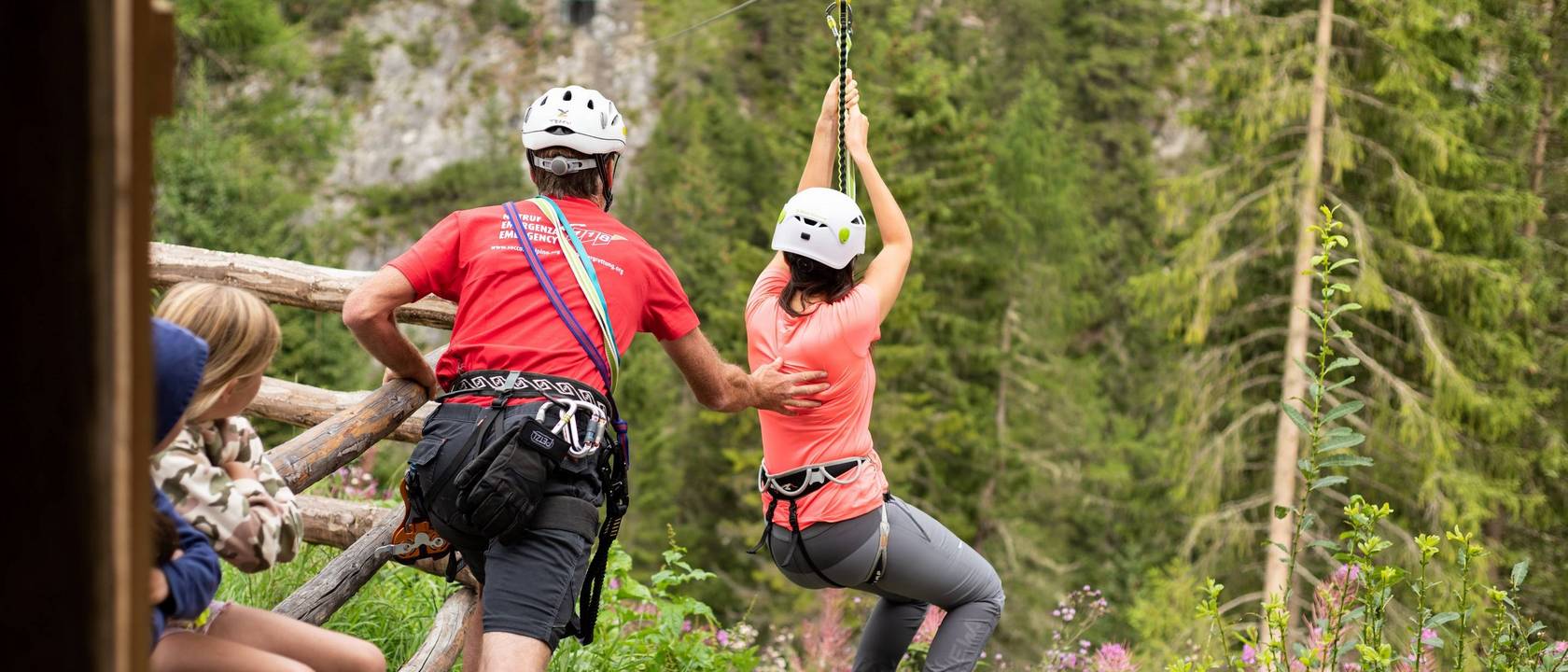 Climbing with children, the perfect combination Climbing with children, the perfect combination