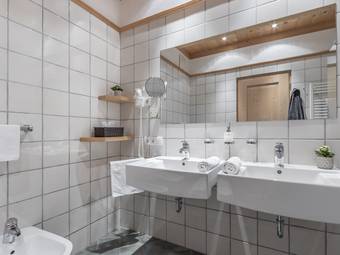 Zielspitze Badezimmer Familienalm & Almchalets Taser Alm