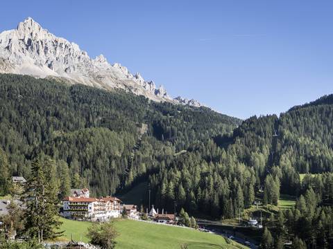 Das Familienhotel in Obereggen für Entdecker Das Familienhotel in Obereggen für Entdecker