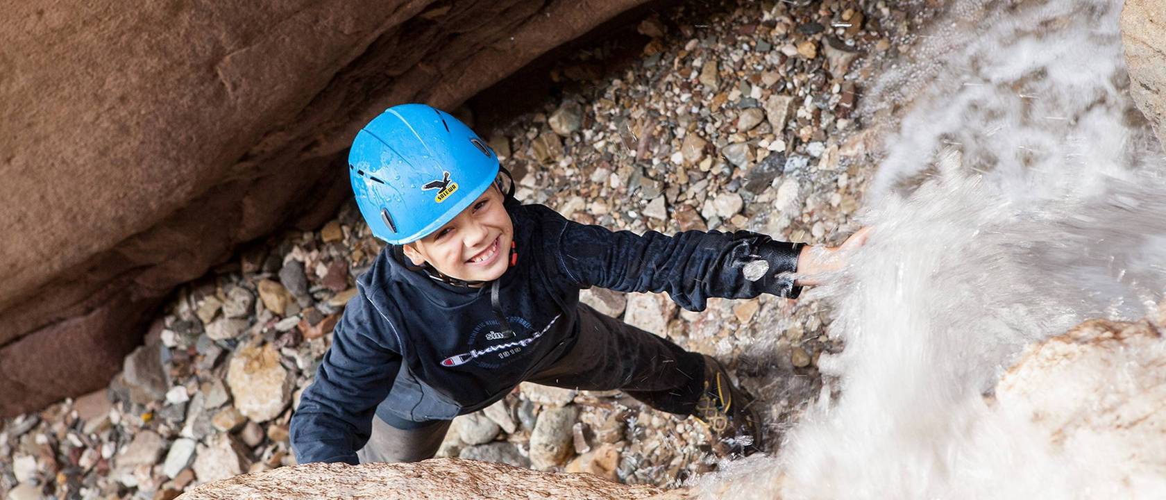 Climbing with children, the perfect combination Climbing with children, the perfect combination