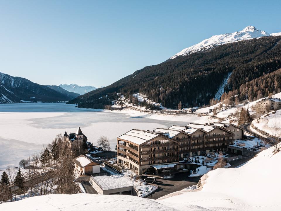 Erholsame Auszeit im Familienhotel im Vinschgau Erholsame Auszeit im Familienhotel im Vinschgau