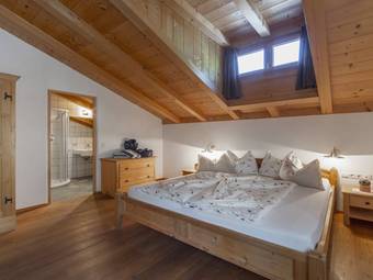 Lodnerspitze Elternschlafzimmer mit Bad Familienalm & Almchalets Taser Alm