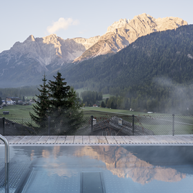 Il nostro family hotel a Sesto, il vostro rifugio sulle Dolomiti. Il nostro family hotel a Sesto, il vostro rifugio sulle Dolomiti.
