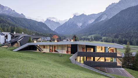 Family Resort Rainer ****ˢ Wandern mit Kindern? Südtirol ist das Ziel.