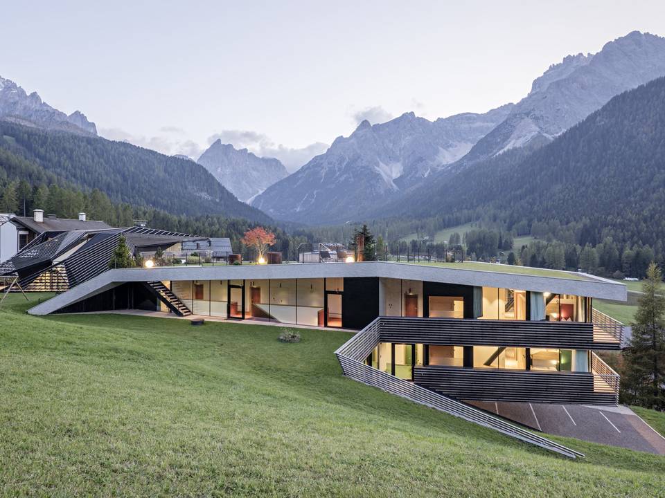 Family Resort Rainer ****ˢ Il nostro family hotel a Sesto, il vostro rifugio sulle Dolomiti.
