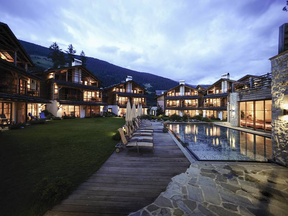 Post Alpina - Family Mountain Chalets ****ˢ Das Familienhotel in Innichen mit Almdorf-Flair
