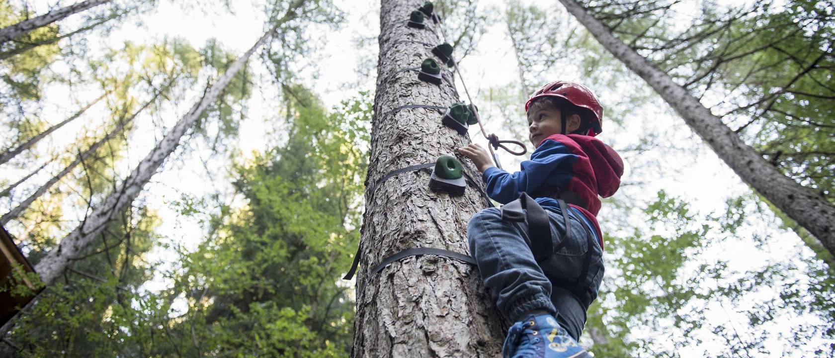 Climbing with children, the perfect combination Climbing with children, the perfect combination